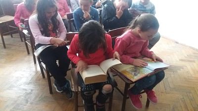 Деца помагат на деца – да четем заедно!