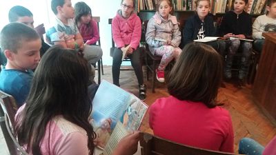 Деца помагат на деца – да четем заедно!